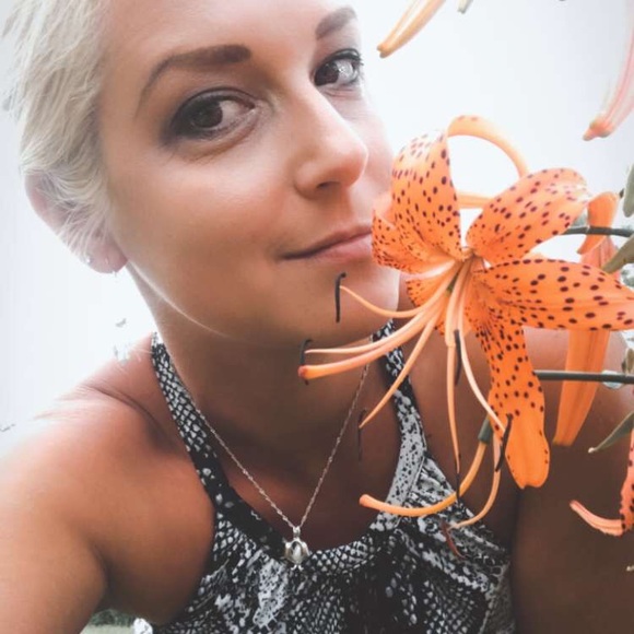 Meet your Posher, Carrie - Picture 9 of 16